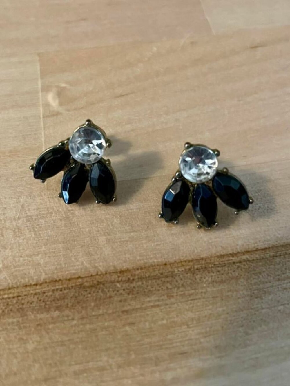 EARRINGS: Black & clear faux gemstone flower earrings, EUC.